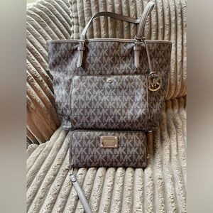 Michael Michael Kors purse and wallet set